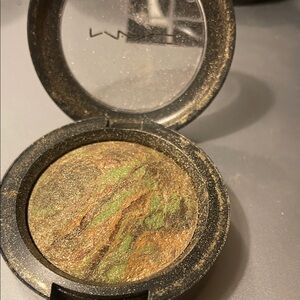 MAC Tectonic Mineralize Eyeshadow